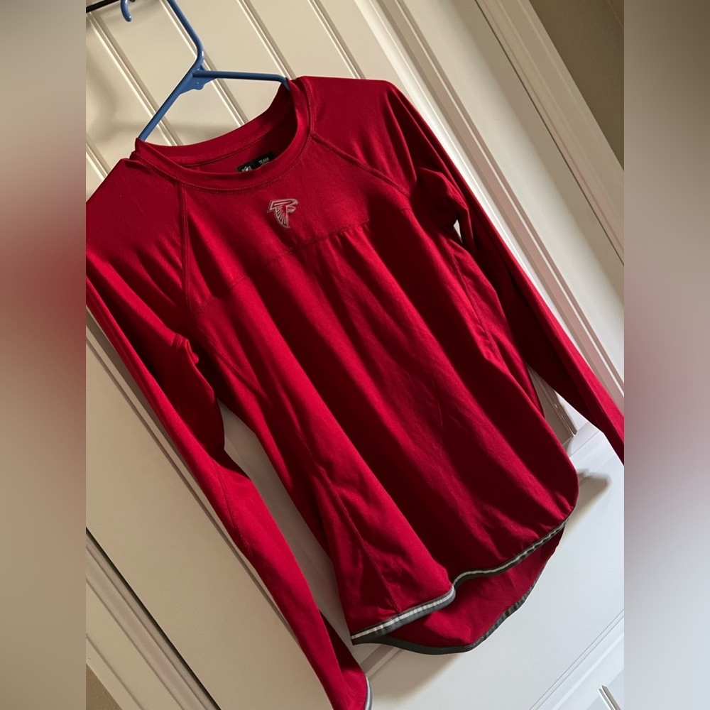 Comfy athletic Atlanta Falcons long sleeve. Size small.